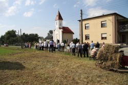 Nabożeństwo popołudniowe przy kaplicy wiejskiej w Lasakach