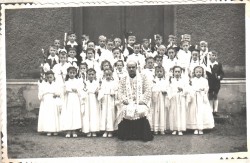 Pierwsza Komunia św. dnia 17.05.1959r. 
Zdjęcie z kroniki parafialnej