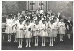 Pierwsza Komunia św. dnia 23.05.1965r. 
Zdjęcie z kroniki parafialnej