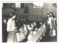 Pierwsza Komunia św. dnia 29.05.1977r. Zdjęcie udostępnione przez rodzinę Ignacy ze Sławikowa.
