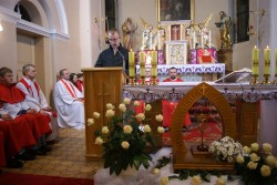 Młodzież zaangażowana w liturgię - czytanie