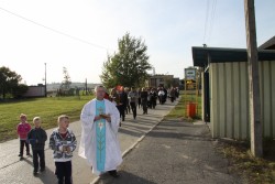 Ksiądz Proboszcz z przyszłymi ministrantami :)