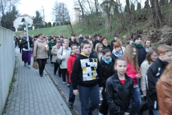 Droga Krzyżowa ulicami Sławikowa 2014r. - zdjecie 21