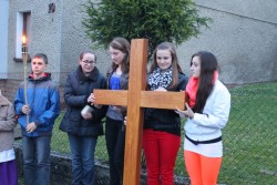 Droga Krzyżowa ulicami Sławikowa 2014r. - zdjecie 36