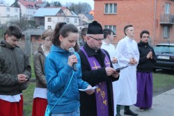 Droga Krzyżowa ulicami Sławikowa 2014r. - zdjecie 37