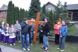 Droga Krzyżowa ulicami Sławikowa 2014r. - zdjecie 41