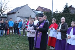 Droga Krzyżowa ulicami Sławikowa 2014r. - zdjecie 44