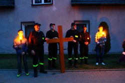 Droga Krzyżowa ulicami Sławikowa 2014r. - zdjecie 53