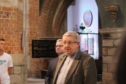 Proboszcz nyskiej katedry, ks. Mikołaj Mróz, przybliżył nam historię kościoła