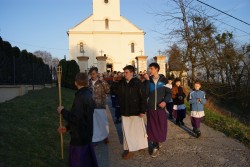 Droga Krzyżowa ulicami Sławikowa 2015r. - zdjecie 6