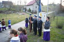 Droga Krzyżowa ulicami Sławikowa 2015r. - zdjecie 17