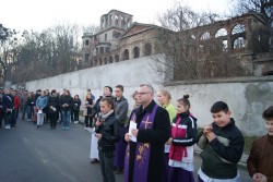 Droga Krzyżowa ulicami Sławikowa 2015r. - zdjecie 52