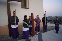 Młodsi ministranci ze Sławikowa