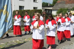 Procesja eucharystyczna w Miejscu Odrz.