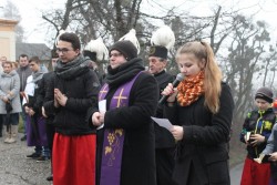 Droga Krzyżowa ulicami Sławikowa 2016r. - zdjecie 14