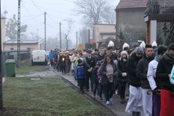 Droga Krzyżowa ulicami Sławikowa 2016r. - zdjecie 54