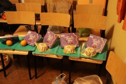 Wielkanocne paczki dla chorych przygotowane przez Parafialny Zespół CARITAS 2016r. - zdjecie 4