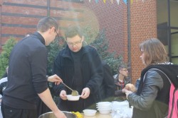 Posiłek na placu seminaryjnym - dla wszystkich