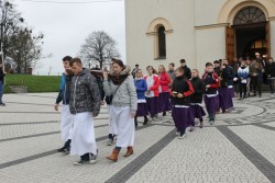 Droga Krzyżowa ulicami Sławikowa 2017r. - zdjecie 21