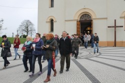 Droga Krzyżowa ulicami Sławikowa 2017r. - zdjecie 32