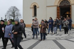 Droga Krzyżowa ulicami Sławikowa 2017r. - zdjecie 36