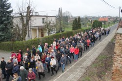 Droga Krzyżowa ulicami Sławikowa 2017r. - zdjecie 108