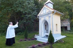 Błogosławieństwo kaplicy Jana Nepomucena w Miejscu Odrz. 2017 - zdjecie 13