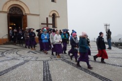 Droga Krzyżowa ulicami Sławikowa 2018r. - zdjecie 5