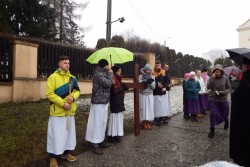 Droga Krzyżowa ulicami Sławikowa 2018r. - zdjecie 8