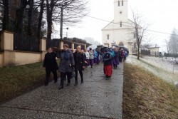 Droga Krzyżowa ulicami Sławikowa 2018r. - zdjecie 12