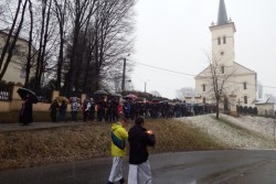 Droga Krzyżowa ulicami Sławikowa 2018r. - zdjecie 14
