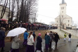 Droga Krzyżowa ulicami Sławikowa 2018r. - zdjecie 16