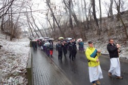 Droga Krzyżowa ulicami Sławikowa 2018r. - zdjecie 23