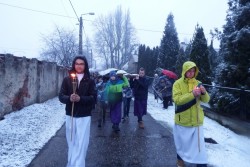 Droga Krzyżowa ulicami Sławikowa 2018r. - zdjecie 65