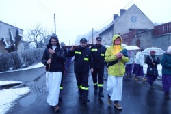 Droga Krzyżowa ulicami Sławikowa 2018r. - zdjecie 98