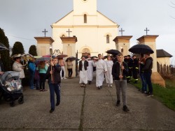 Droga Krzyżowa ulicami Sławikowa 2019r. - zdjecie 6