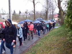 Droga Krzyżowa ulicami Sławikowa 2019r. - zdjecie 56
