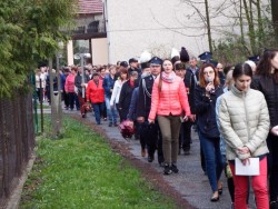 Droga Krzyżowa ulicami Sławikowa 2019r. - zdjecie 83