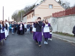 Droga Krzyżowa ulicami Sławikowa 2019r. - zdjecie 121