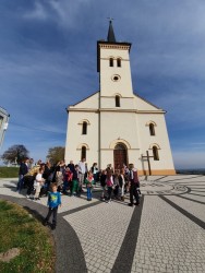 Wycieczka uczniów z SP w Grzegorzowicach pod pomnik potopionych dzieci 2019r. - zdjecie 6