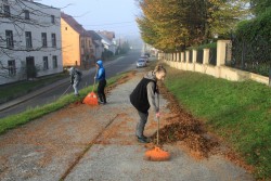 Sprzątanie cmentarza jesień 2019r. - zdjecie 2