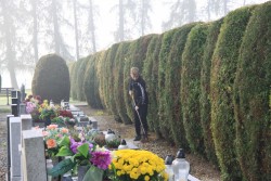 Sprzątanie cmentarza jesień 2019r. - zdjecie 16