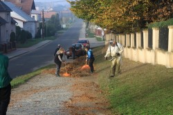 Sprzątanie cmentarza jesień 2019r. - zdjecie 27