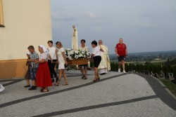 Wprowadzenie relikwii św. Dzieci Fatimskich_13.07.2021 r. - zdjecie 49