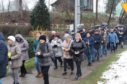 Droga Krzyżowa ulicami Sławikowa 2022r. - zdjecie 54