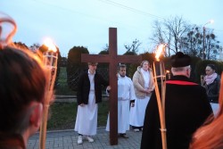 Droga Krzyżowa ulicami Sławikowa 2024 r. - zdjecie 23