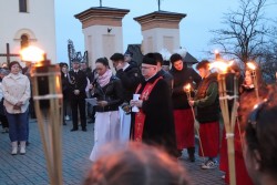 Droga Krzyżowa ulicami Sławikowa 2024 r. - zdjecie 27