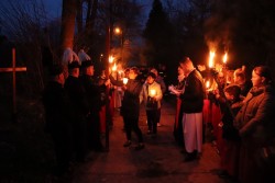 Droga Krzyżowa ulicami Sławikowa 2024 r. - zdjecie 53