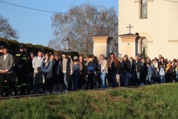 Droga Krzyżowa ulicami Sławikowa 2025 r. - zdjecie 8