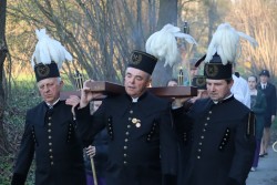 Droga Krzyżowa ulicami Sławikowa 2025 r. - zdjecie 23